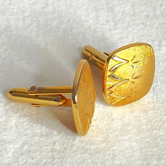 Swank Cufflinks Gold Tone Textured And Engraved Abstract Design Squares - Picture 2 of 7